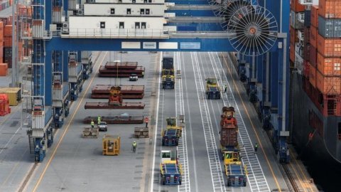 CICT quay road markings