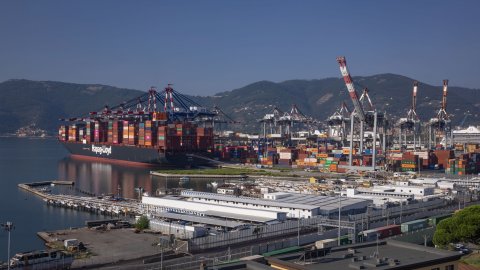 La-Spezia-Container-Terminal-Maiden-call-Salahuddin
