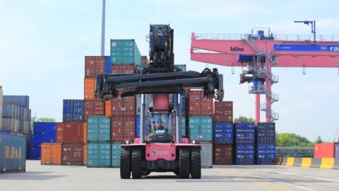 Rail Hub Milano Reach Stacker